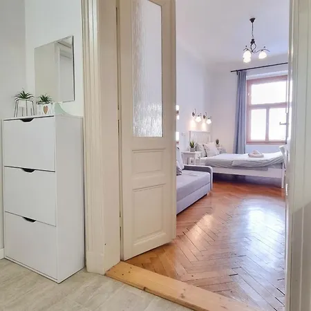 Finnem Florenc Apartament *