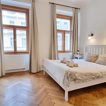 Finnem Florenc Apartament *